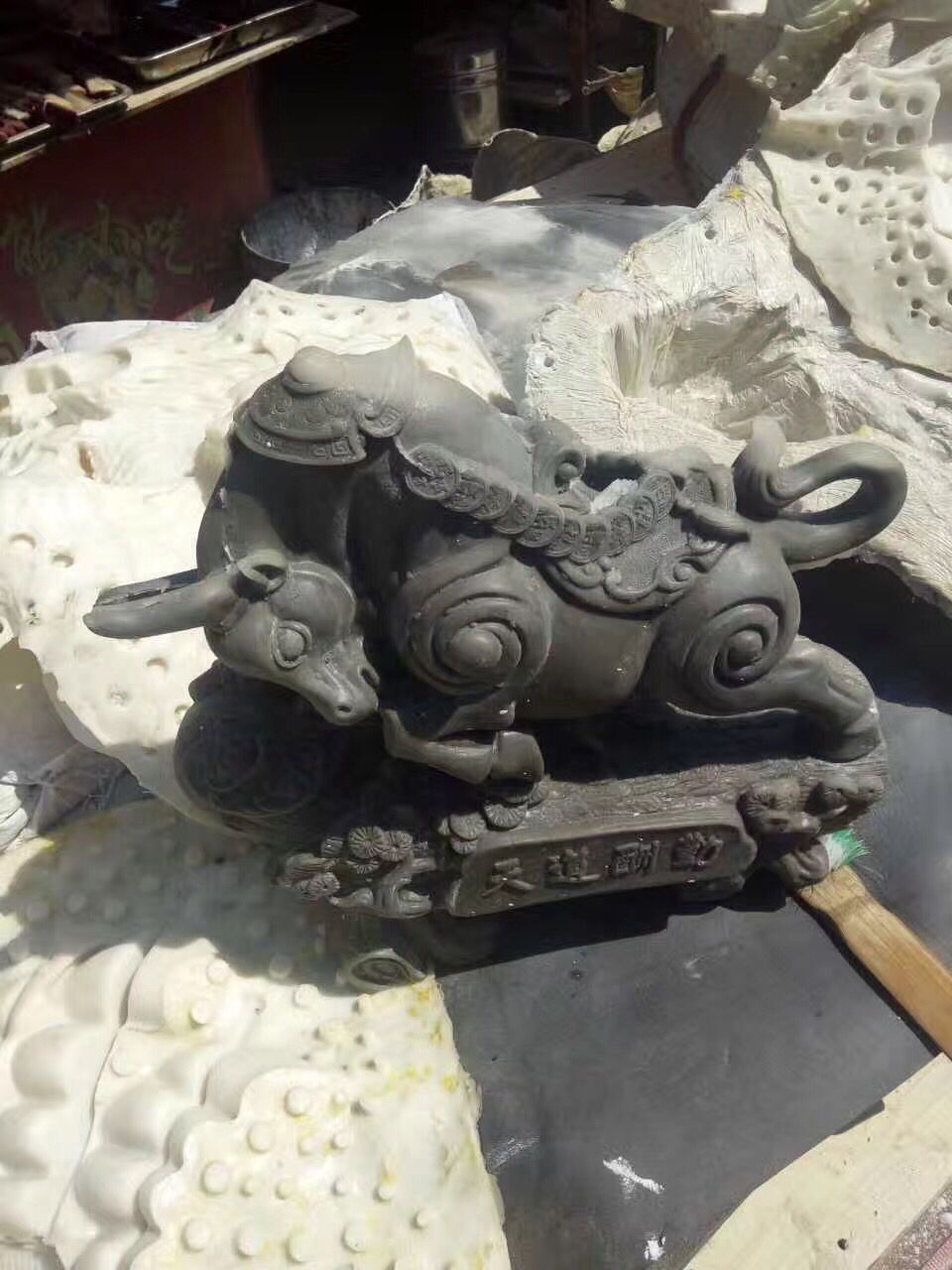 如何使用工業(yè)級模具硅膠制作模具？